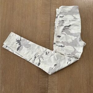 NWOT Mono b White/Gray Camo High waisted Legging Sz S